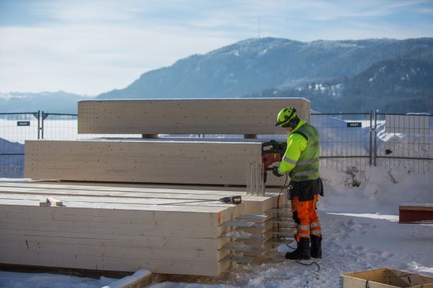 Montaje de Mjøstårnet — edificio de 18 pisos en madera, Noruega
