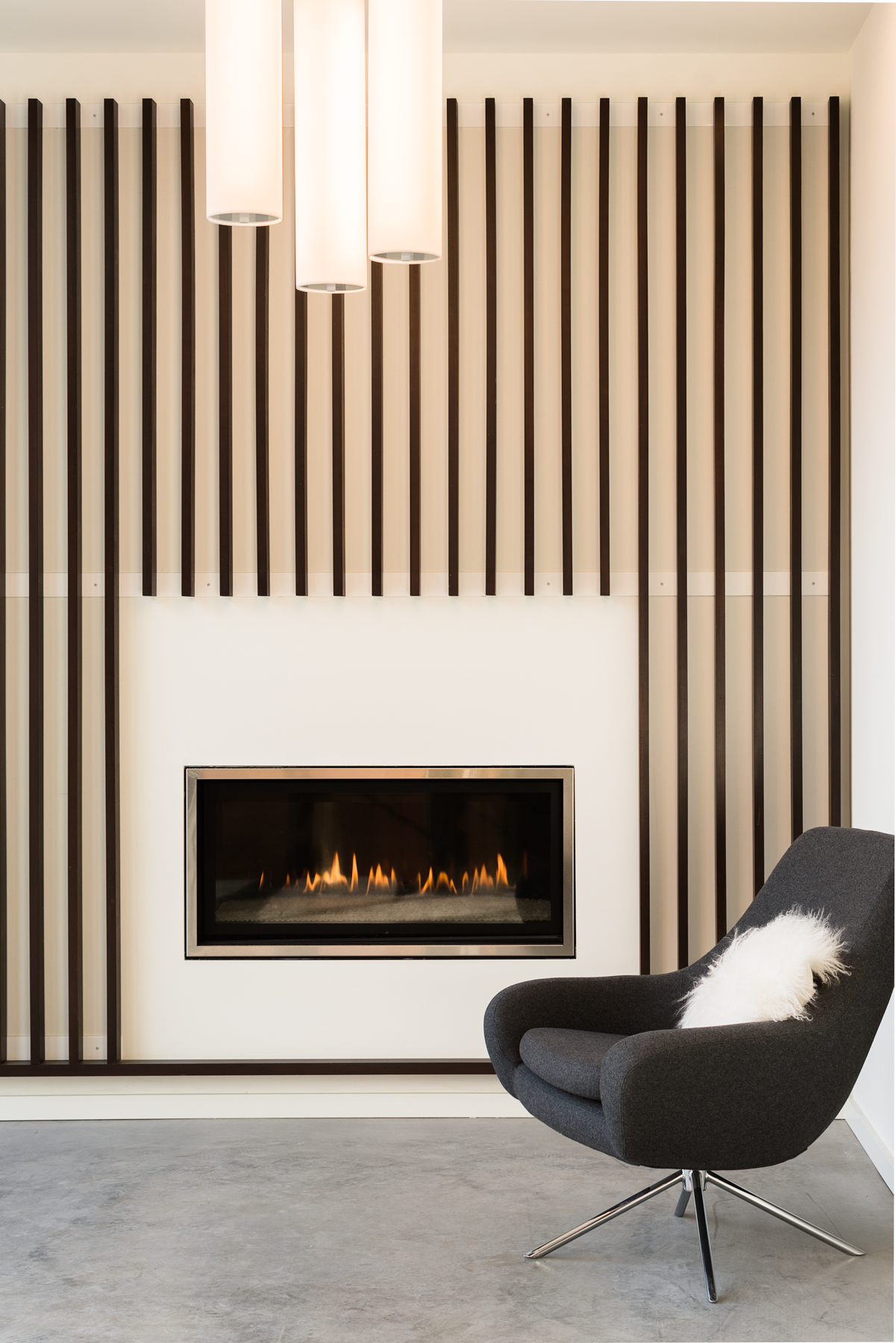 Carbon12 — lobby con madera expuesta